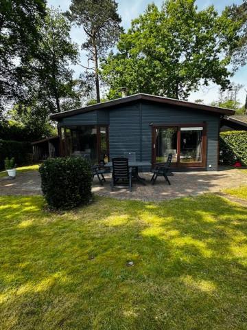 Dubbele Chalet Op Recreatiepark Topparken Op De Veluwe In Beekbergen Met Grote Vrije Tuin En Eigen Parkeerplaats ภายนอก รูปภาพ