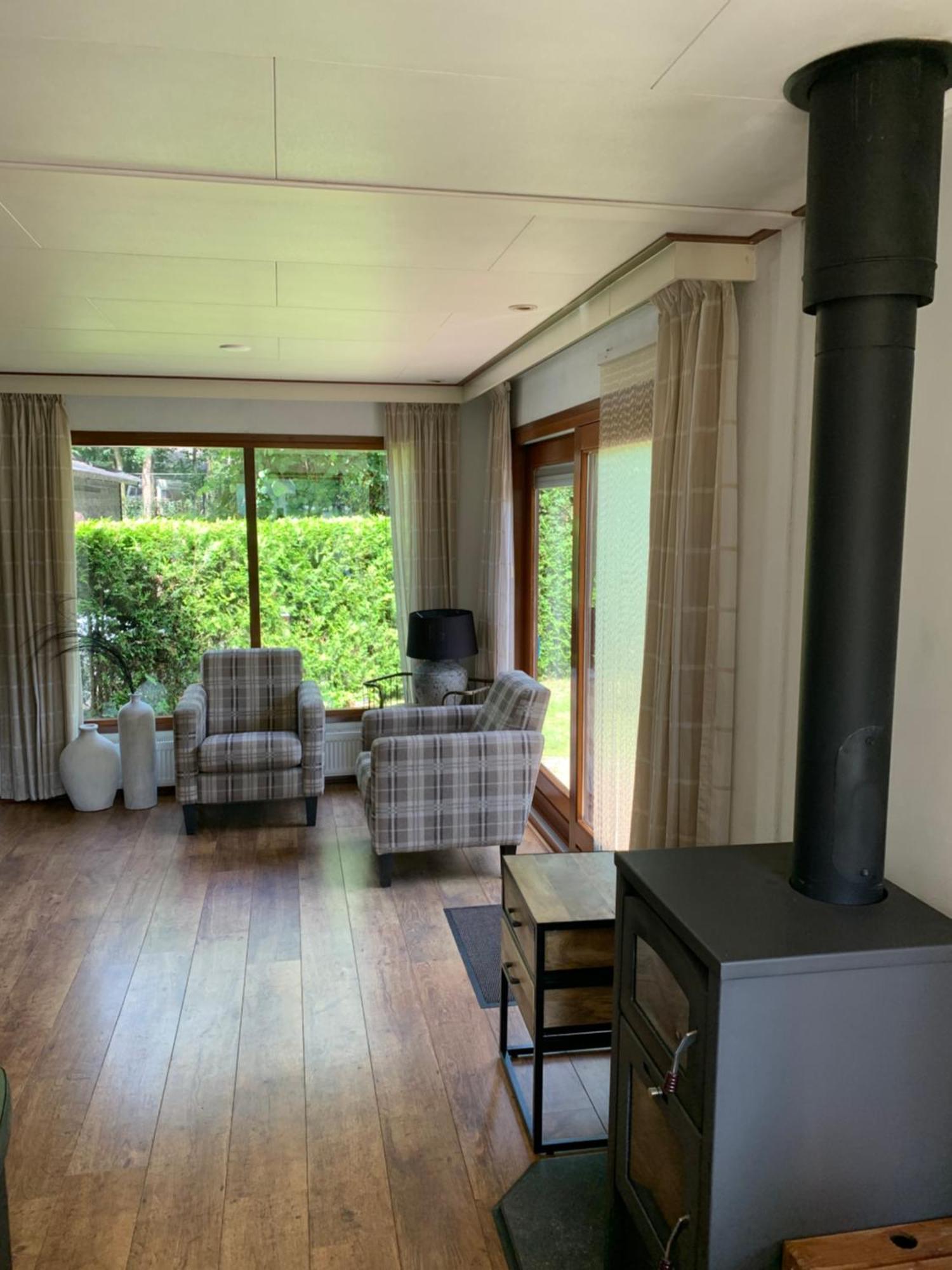 Dubbele Chalet Op Recreatiepark Topparken Op De Veluwe In Beekbergen Met Grote Vrije Tuin En Eigen Parkeerplaats ห้อง รูปภาพ
