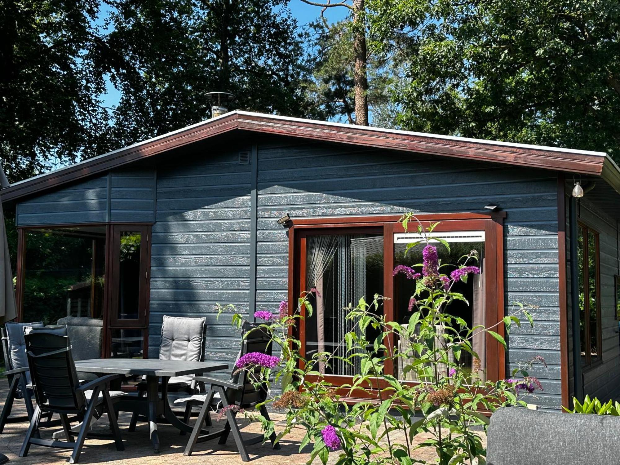 Dubbele Chalet Op Recreatiepark Topparken Op De Veluwe In Beekbergen Met Grote Vrije Tuin En Eigen Parkeerplaats ภายนอก รูปภาพ